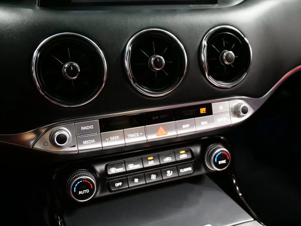 2019 Kia Stinger GT - Image 17 of 20