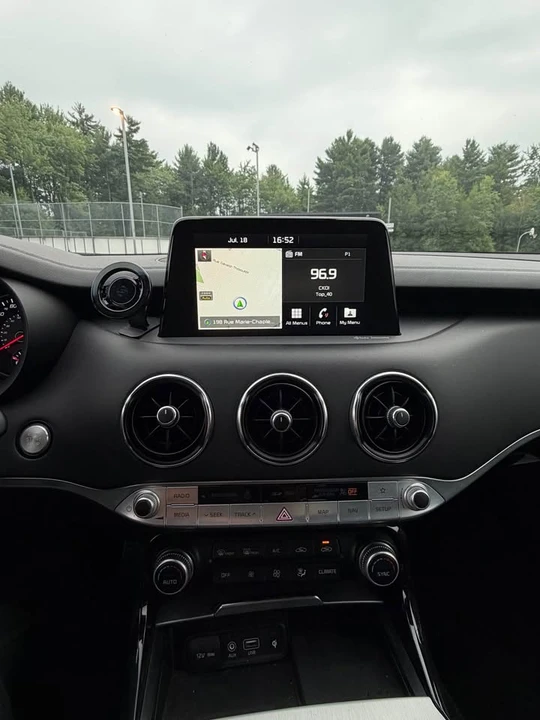 2019 Kia Stinger GT - Image 16 of 18