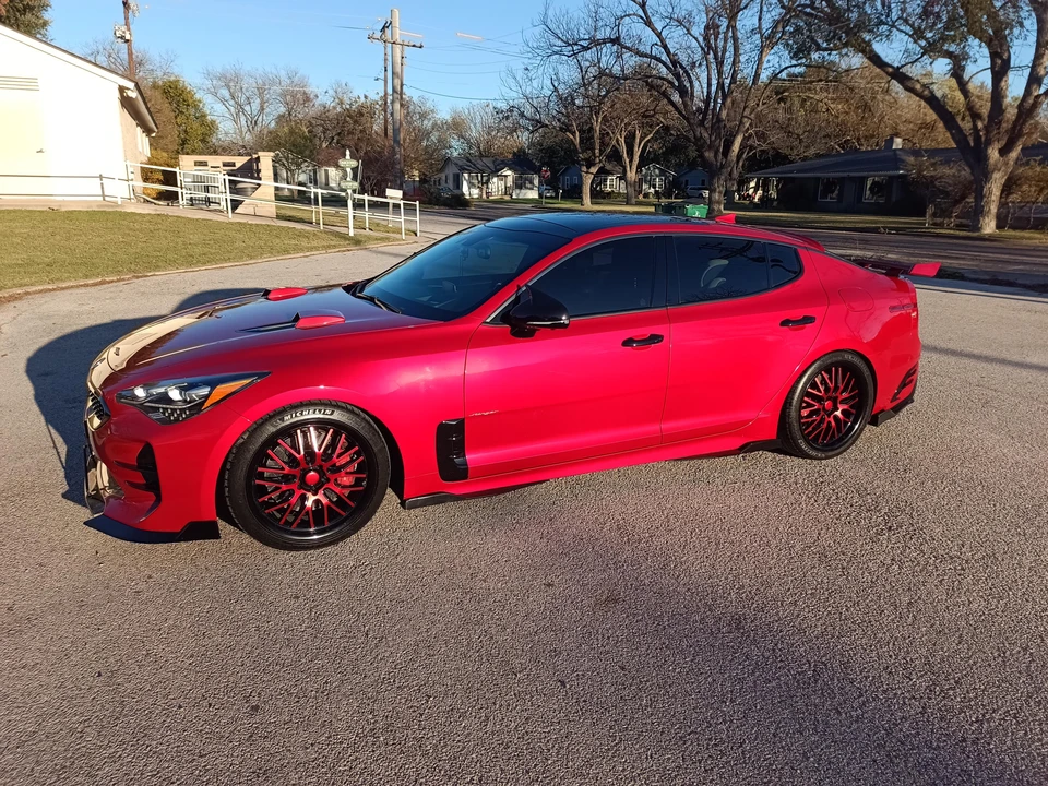 2019 Kia Stinger GT - Image 9 of 31