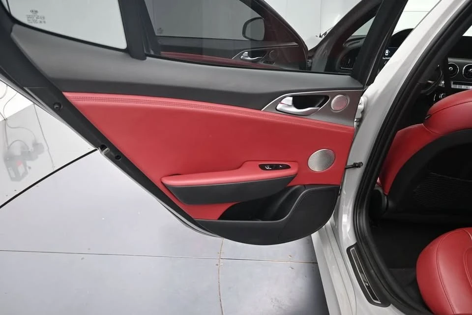 2019 Kia Stinger GT - Image 16 of 20