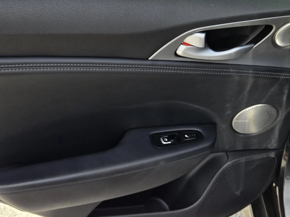 2019 Kia Stinger GT - Image 10 of 20