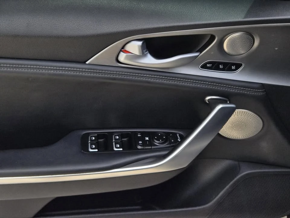 2019 Kia Stinger GT - Image 16 of 20