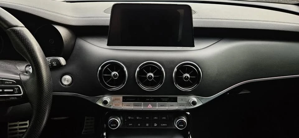 2019 Kia Stinger GT - Image 11 of 16