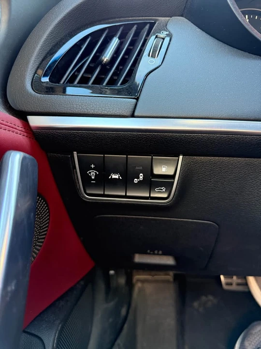 2019 Kia Stinger GT - Image 10 of 16