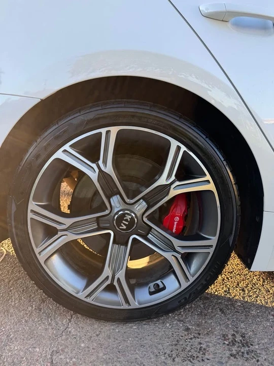2019 Kia Stinger GT - Image 10 of 15