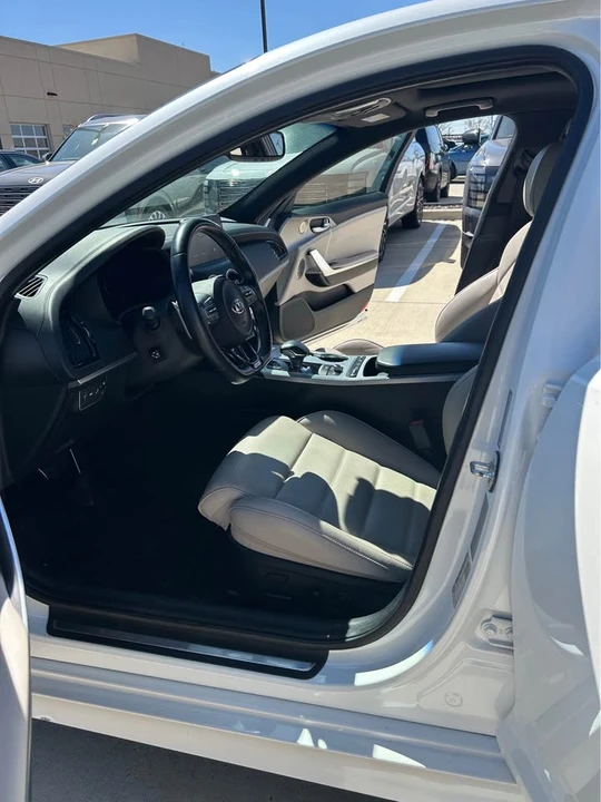 2019 Kia Stinger GT - Image 5 of 10