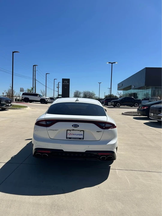 2019 Kia Stinger GT - Image 8 of 10