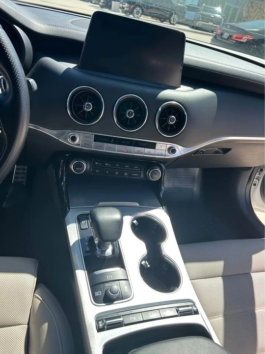 2019 Kia Stinger GT - Image 4 of 10