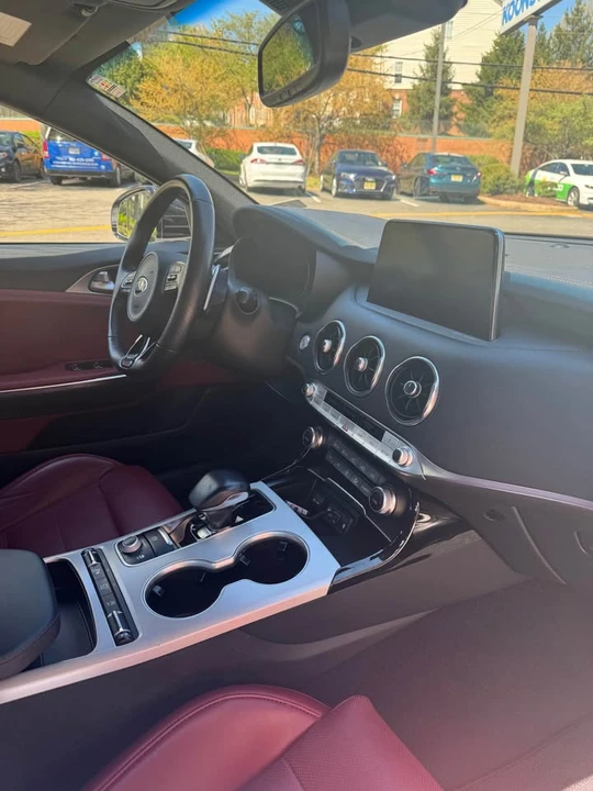 2019 Kia Stinger GT - Image 8 of 13
