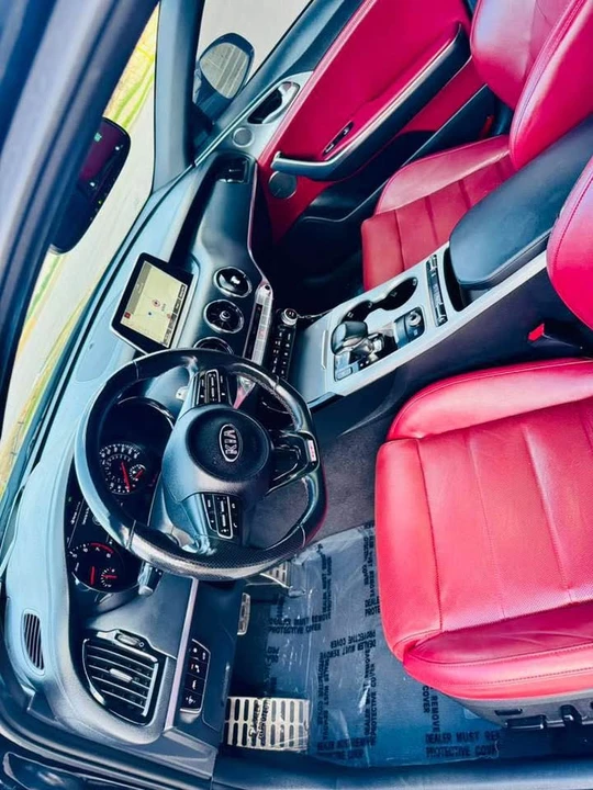 2019 Kia Stinger GT - Image 10 of 14
