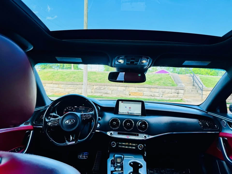 2019 Kia Stinger GT - Image 9 of 14