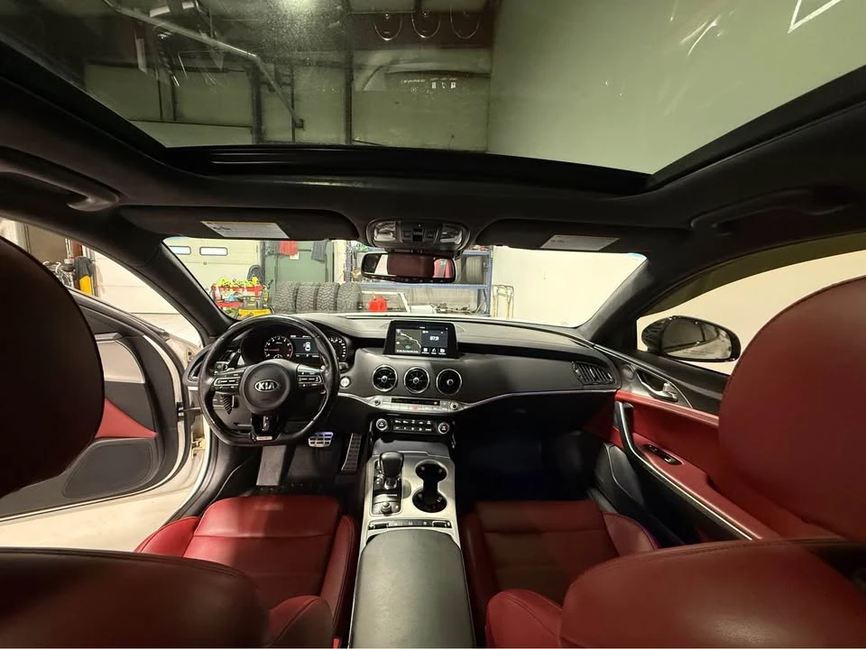 2019 Kia Stinger GT - Image 17 of 18