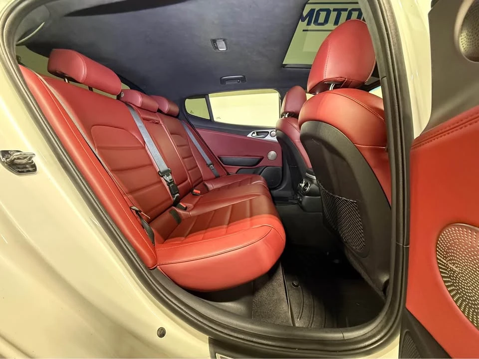 2019 Kia Stinger GT - Image 13 of 18