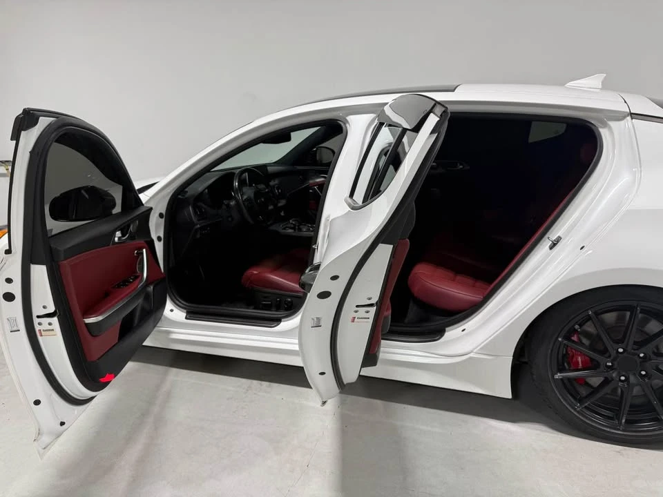 2019 Kia Stinger GT - Image 14 of 18
