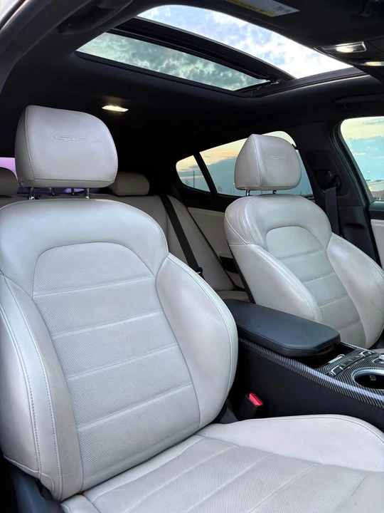 2019 Kia Stinger - Image 11 of 19
