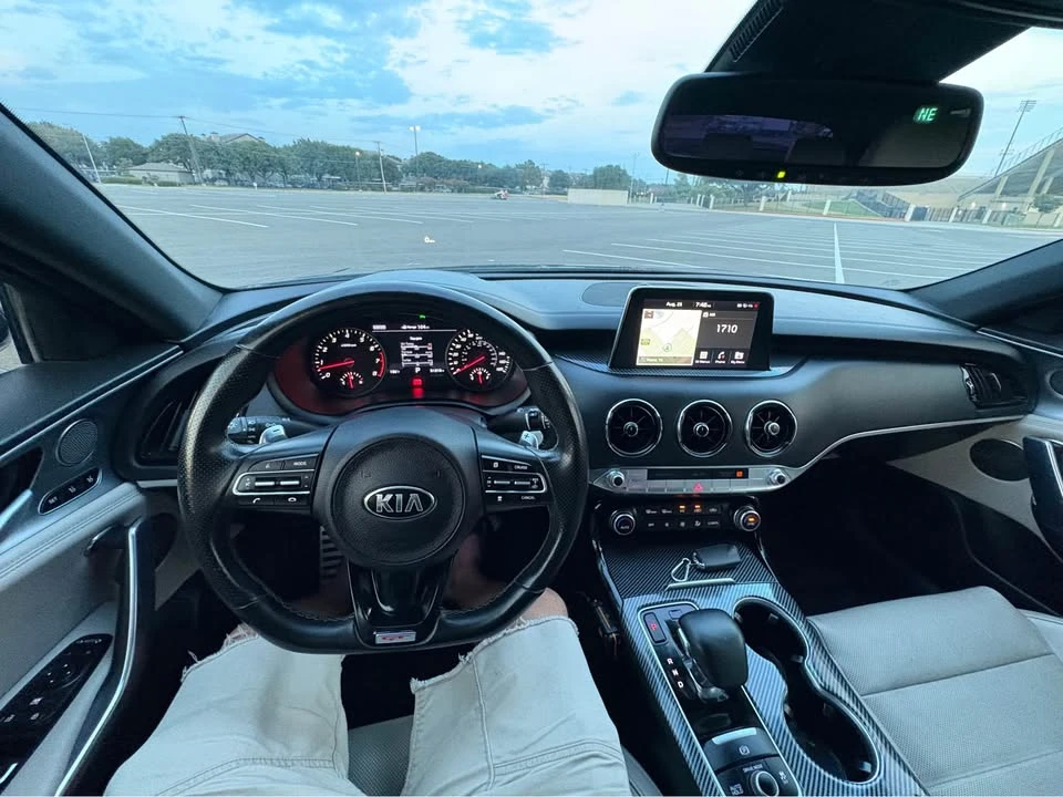 2019 Kia Stinger - Image 15 of 19