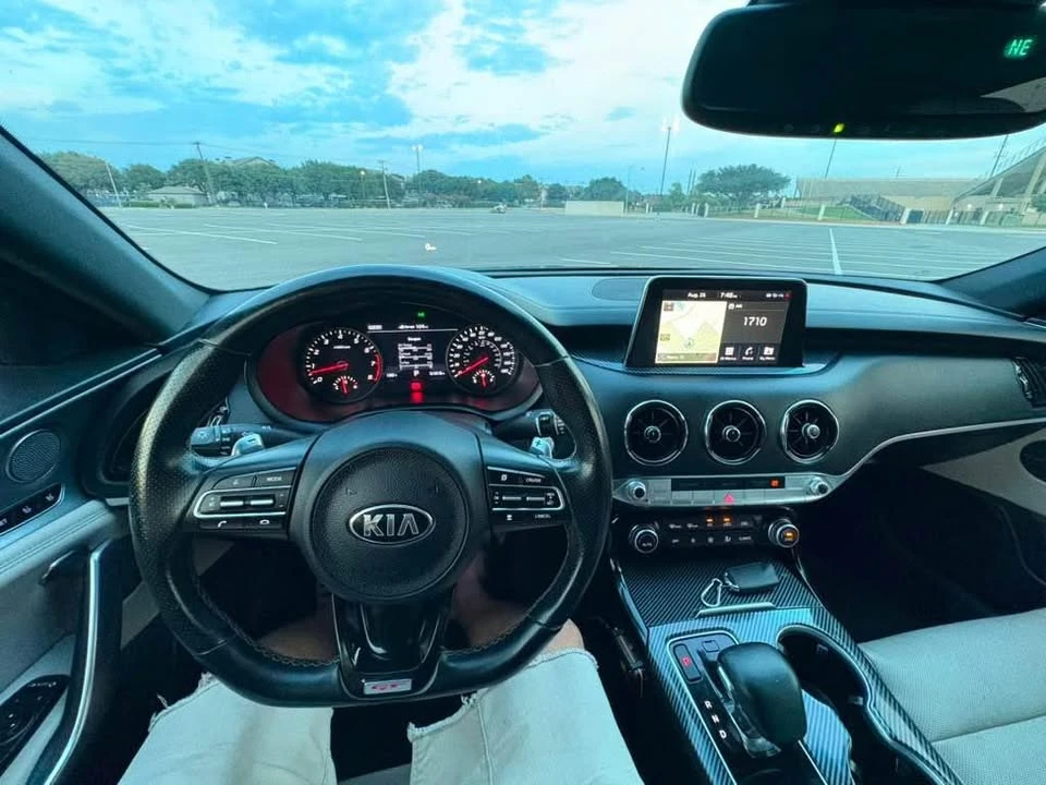 2019 Kia Stinger GT - Image 16 of 19