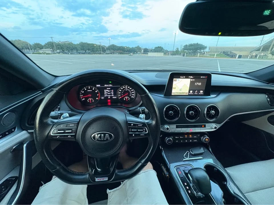 2019 Kia Stinger - Image 14 of 19