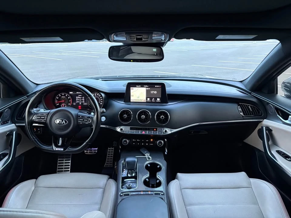 2019 Kia Stinger - Image 12 of 19