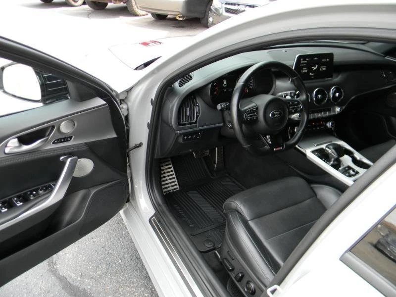 2019 Kia Stinger GT - Image 15 of 19