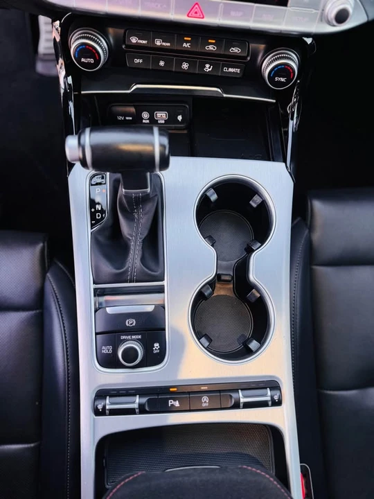 2019 Kia Stinger - Image 15 of 20
