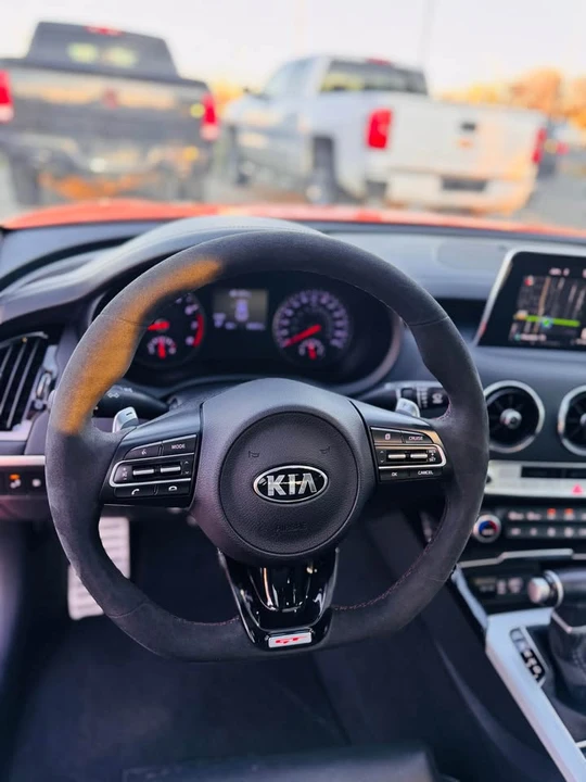 2019 Kia Stinger - Image 11 of 20