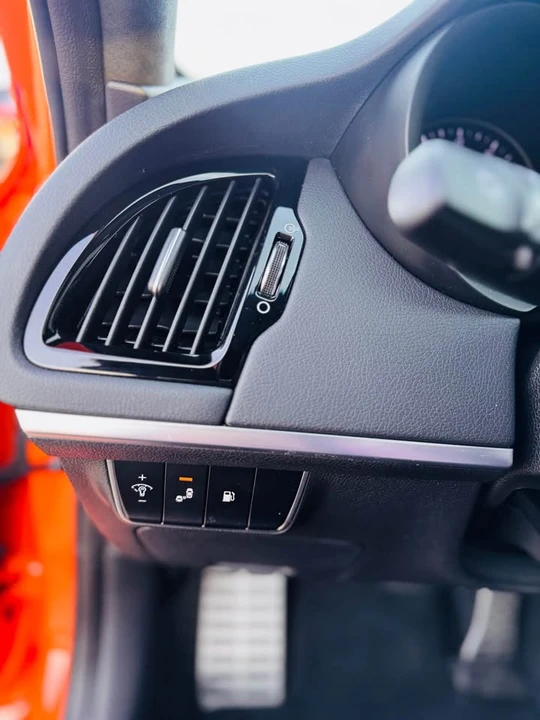 2019 Kia Stinger - Image 13 of 20