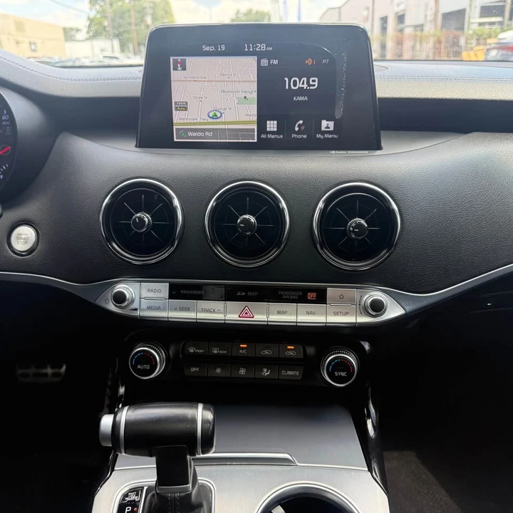 2019 Kia Stinger GT - Image 15 of 20