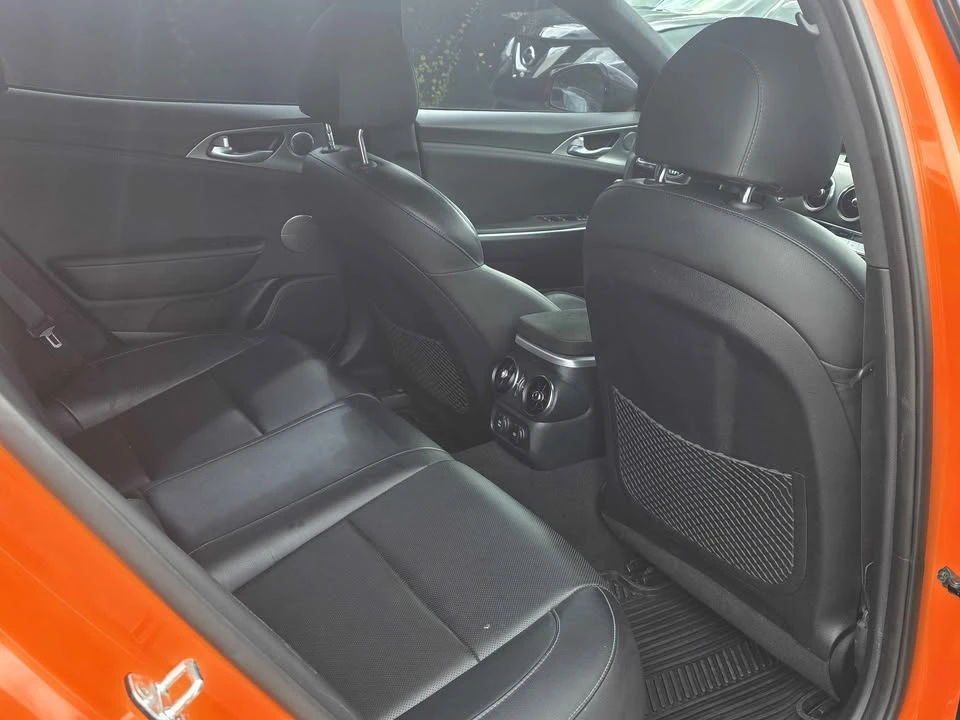2019 Kia Stinger - Image 8 of 10