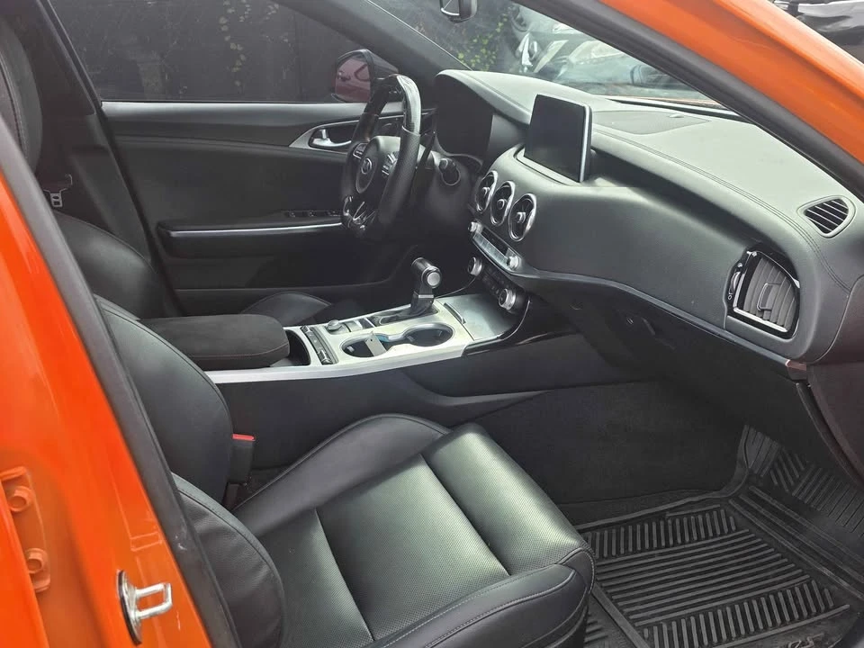 2019 Kia Stinger - Image 9 of 10