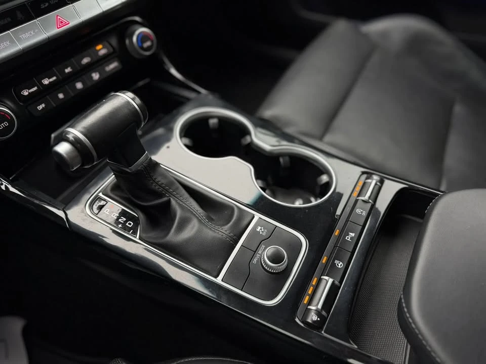2019 Kia Stinger - Image 18 of 20
