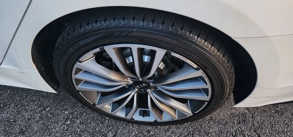 2019 Kia Stinger - Image 18 of 20
