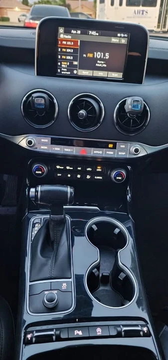 2019 Kia Stinger - Image 15 of 20