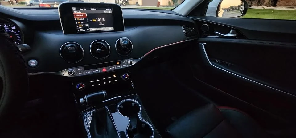 2019 Kia Stinger - Image 14 of 20