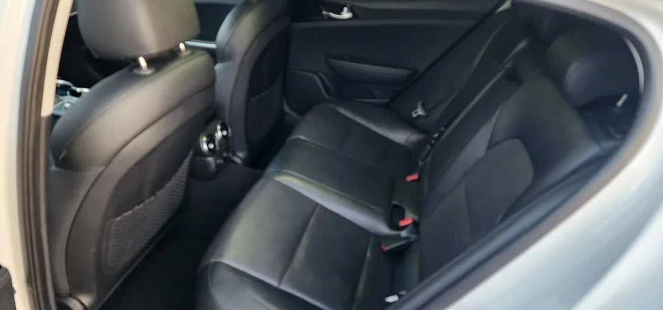 2019 Kia Stinger - Image 16 of 20