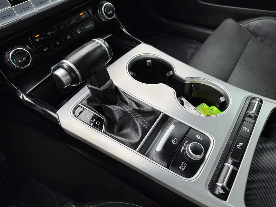2019 Kia Stinger - Image 15 of 20