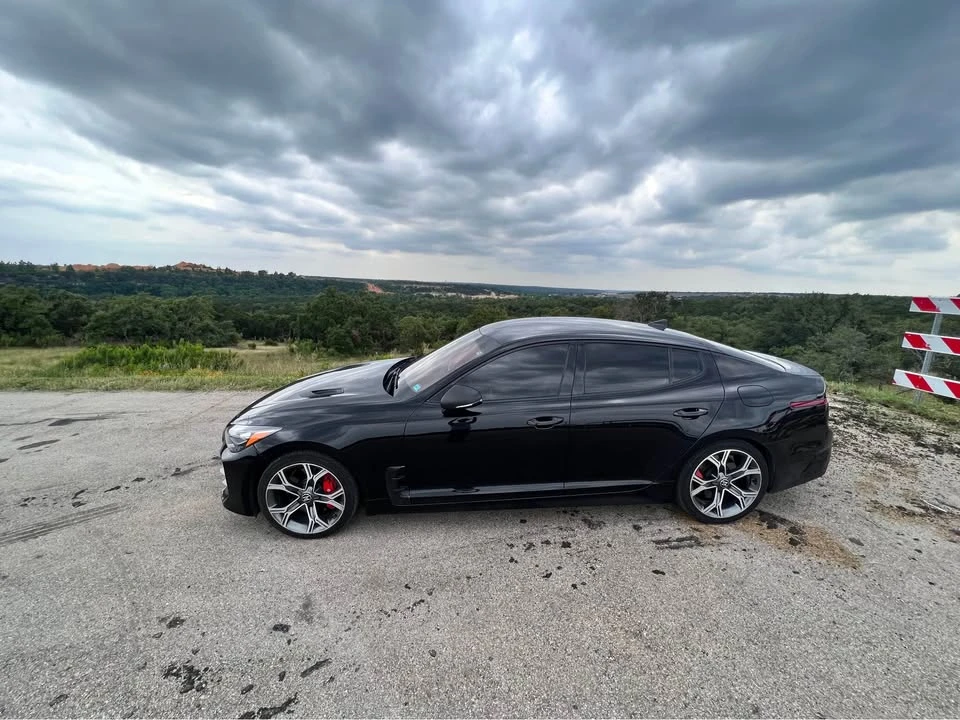 2019 Kia Stinger - Image 2 of 4