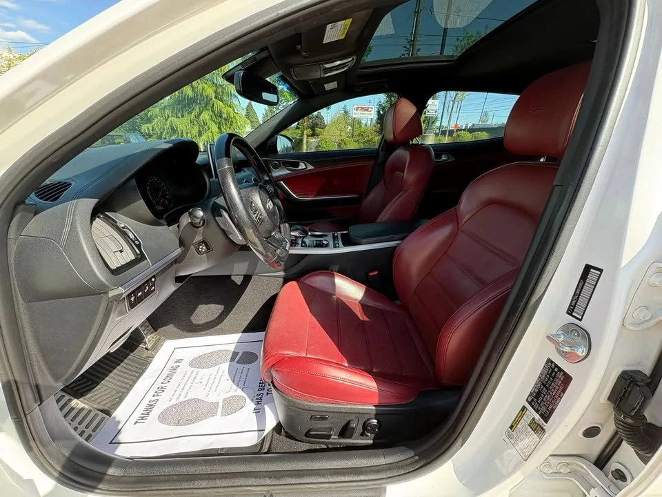2019 Kia Stinger - Image 11 of 20