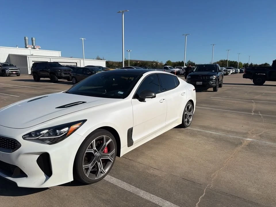2019 Kia Stinger - Image 2 of 9