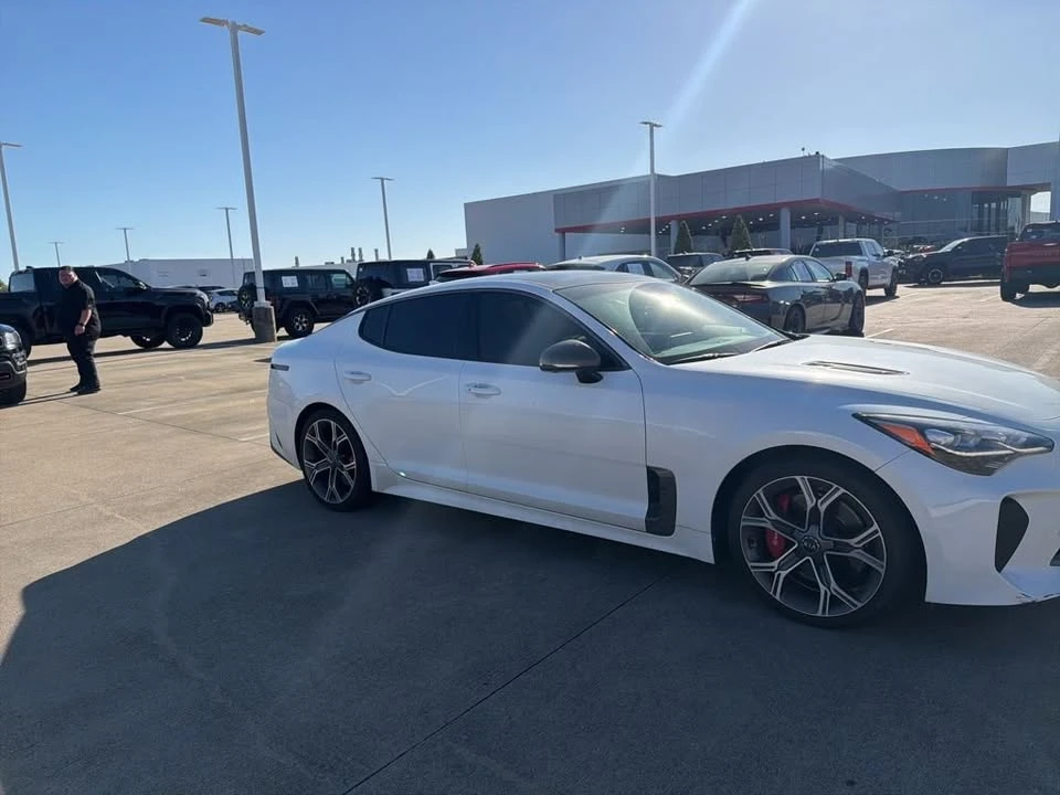2019 Kia Stinger - Image 3 of 9