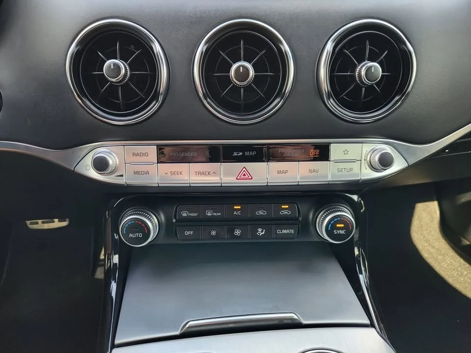 2019 Kia Stinger - Image 17 of 19