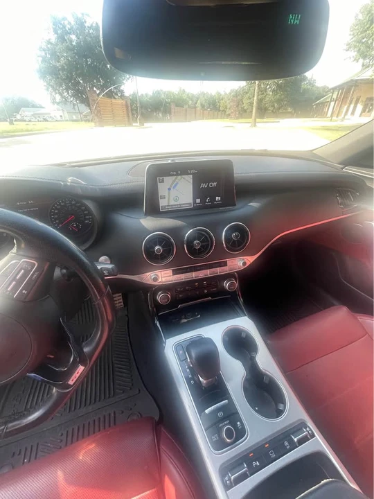 2019 Kia Stinger - Image 11 of 12