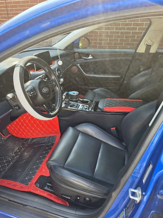 2019 Kia Stinger - Image 2 of 3