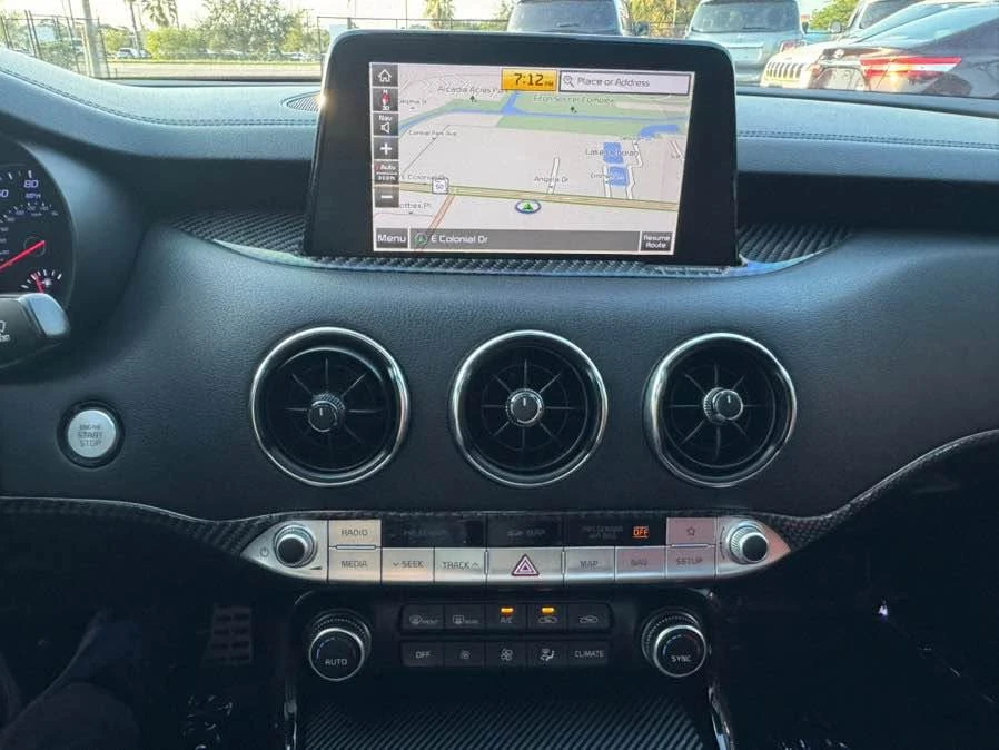 2019 Kia Stinger - Image 13 of 17
