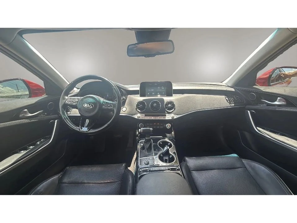 2019 Kia Stinger - Image 11 of 16