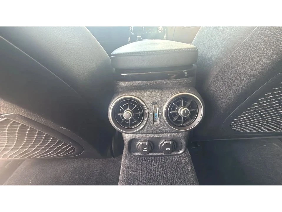 2019 Kia Stinger - Image 10 of 16