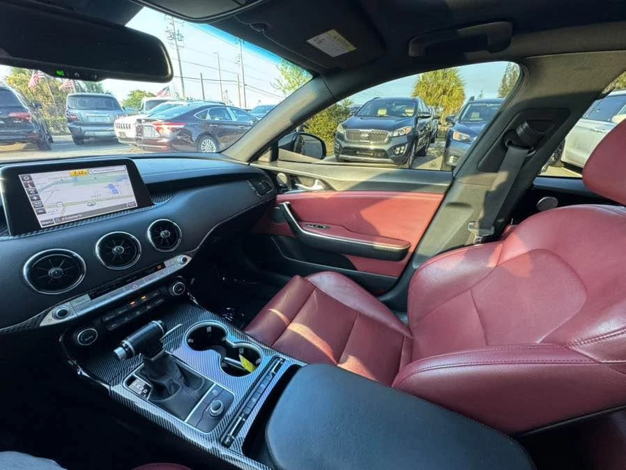 2019 Kia Stinger - Image 12 of 17
