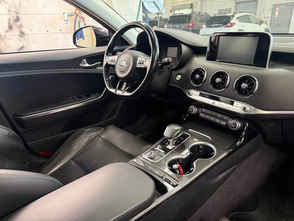 2019 Kia Stinger - Image 8 of 12