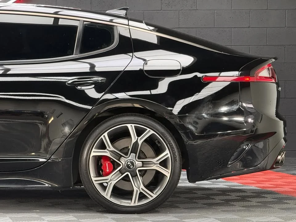 2019 Kia Stinger - Image 13 of 20