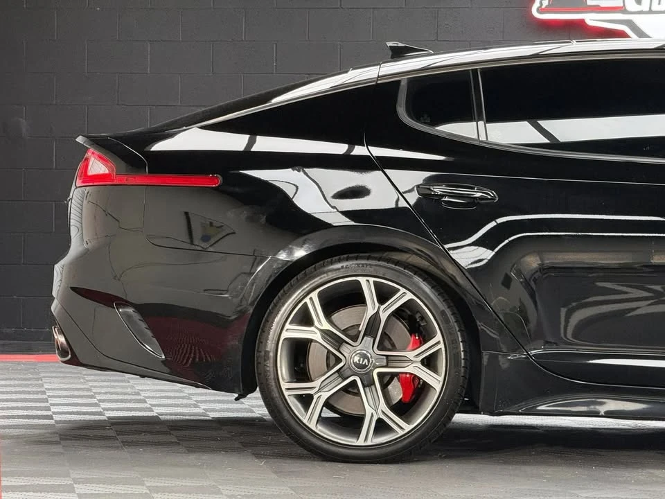 2019 Kia Stinger - Image 18 of 20